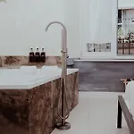 Odeon Neapolis Historic Luxury * Napels