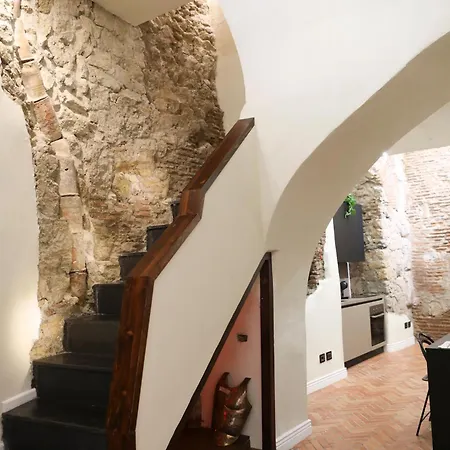 Odeon Neapolis Historic Luxury Apartament *