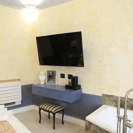 Apartament Odeon Neapolis Historic Luxury Neapol
