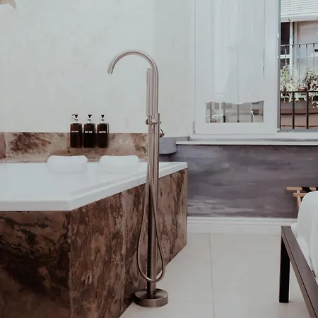 Odeon Neapolis Historic Luxury * Neapol